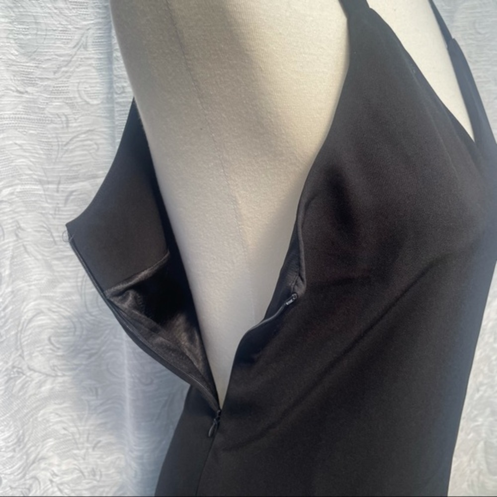 YiMi Sleeveless LBD w Lace Hem Sheath - Picture 4 of 8